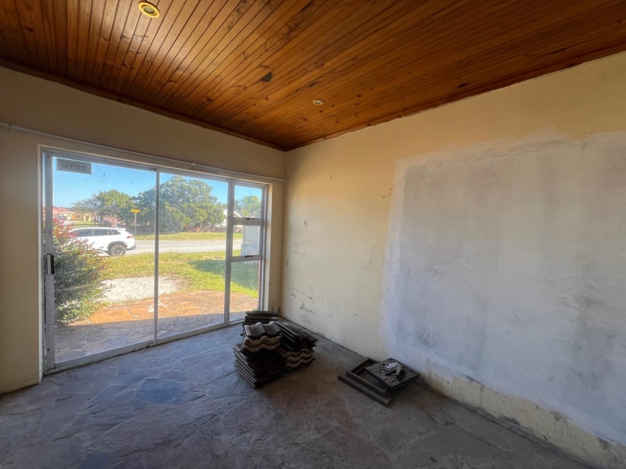6 Bedroom Property for Sale in Rowallan Park Eastern Cape
